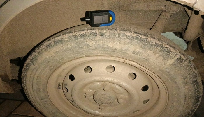 2011 Maruti Wagon R 1.0 LXI, Petrol, Manual, 53,777 km, tyre