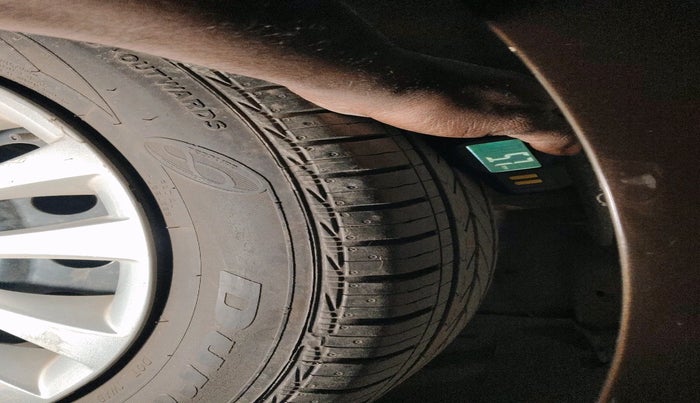 2016 Maruti Ciaz VXI, Petrol, Manual, 76,652 km, tyre