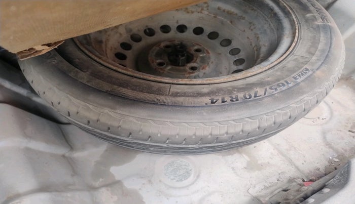 2013 Hyundai Accent EXECUTIVE, Petrol, Manual, 1,62,984 km, tyre