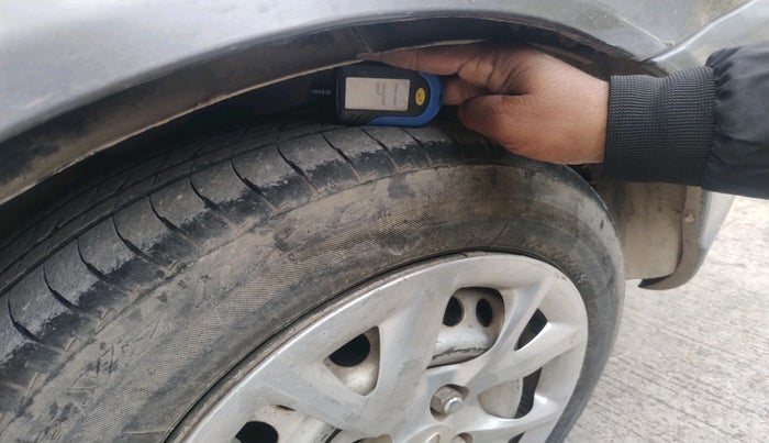 2013 Hyundai Accent EXECUTIVE, Petrol, Manual, 1,62,984 km, tyre