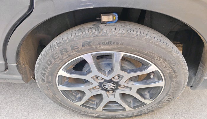 2022 Maruti XL6 ALPHA PLUS MT, Petrol, Manual, 23,696 km, tyre