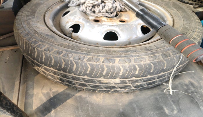 2013 Maruti Eeco 5 STR WITH A/C+HTR, Petrol, Manual, 2,54,344 km, tyre