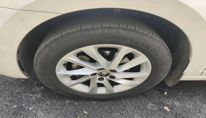 2022 Skoda SLAVIA AMBITION 1.0L TSI MT, Petrol, Manual, 45,205 km, tyre