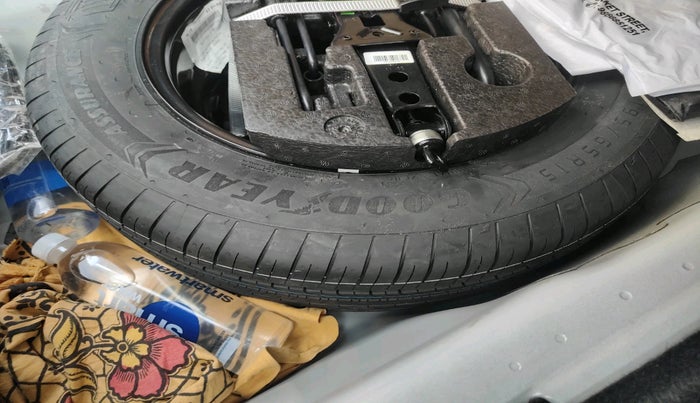 2022 Skoda SLAVIA AMBITION 1.0L TSI MT, Petrol, Manual, 45,205 km, tyre