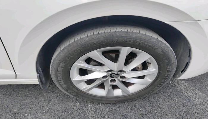 2022 Skoda SLAVIA AMBITION 1.0L TSI MT, Petrol, Manual, 45,205 km, tyre