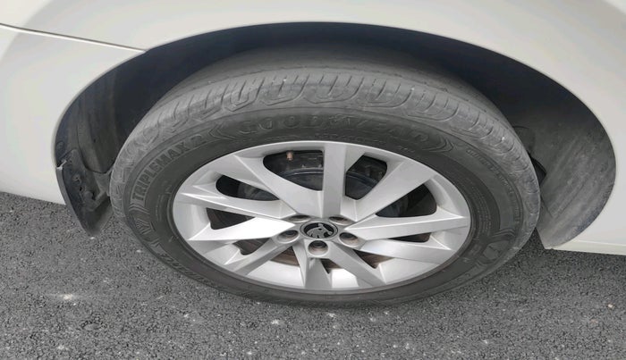 2022 Skoda SLAVIA AMBITION 1.0L TSI MT, Petrol, Manual, 45,205 km, tyre