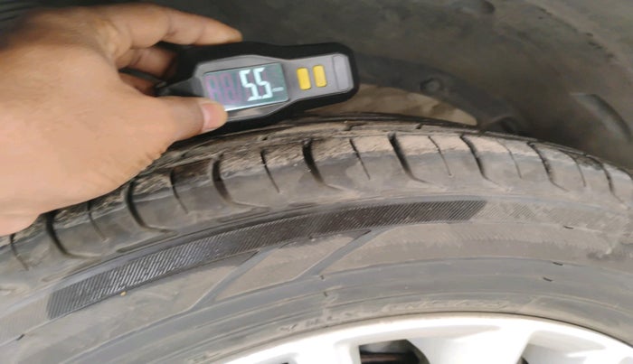 2020 Maruti Dzire ZXI, Petrol, Manual, 1,69,459 km, tyre