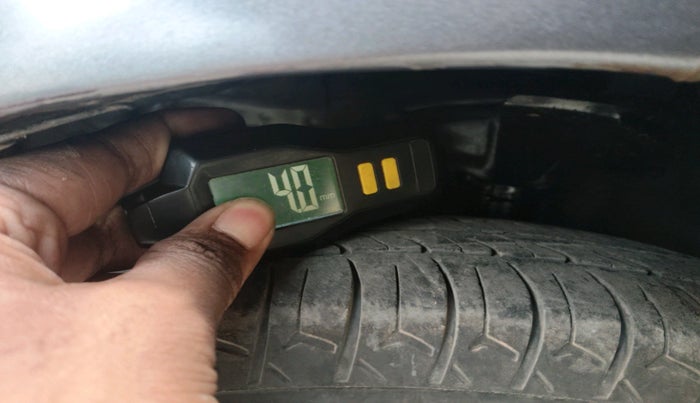 2014 Hyundai Eon ERA +, Petrol, Manual, 57,083 km, tyre