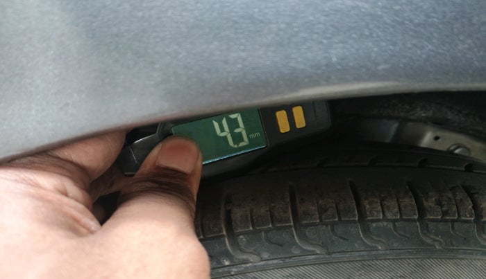 2014 Hyundai Eon ERA +, Petrol, Manual, 57,083 km, tyre