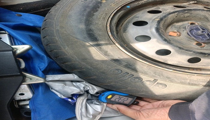 2018 Maruti Dzire VDI, Diesel, Manual, 29,189 km, tyre