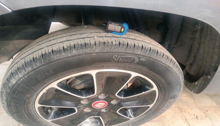 2018 Renault Duster 85 PS RXS MT DIESEL, Diesel, Manual, 99,794 km, tyre