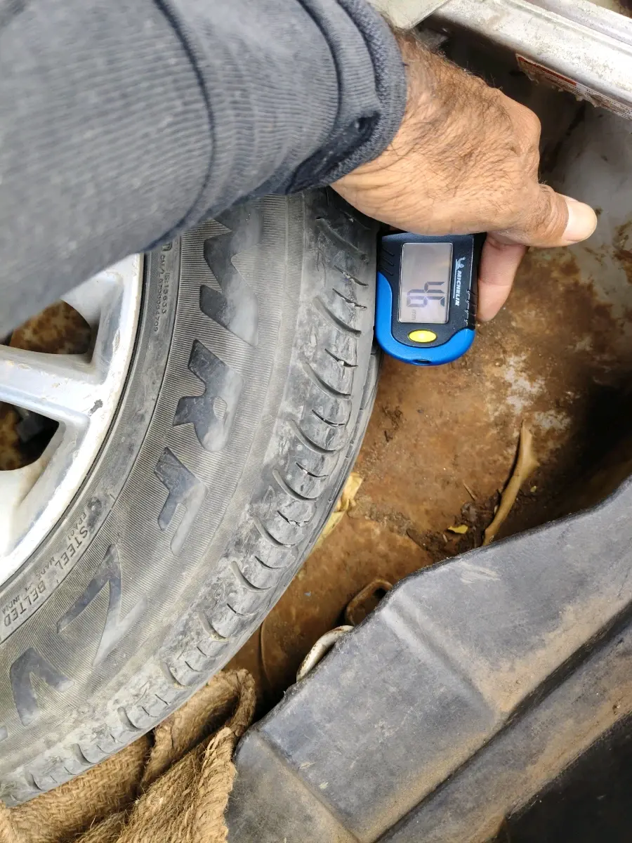 2020 Maruti Dzire ZXI, CNG, Manual, 2,50,000 km, tyre