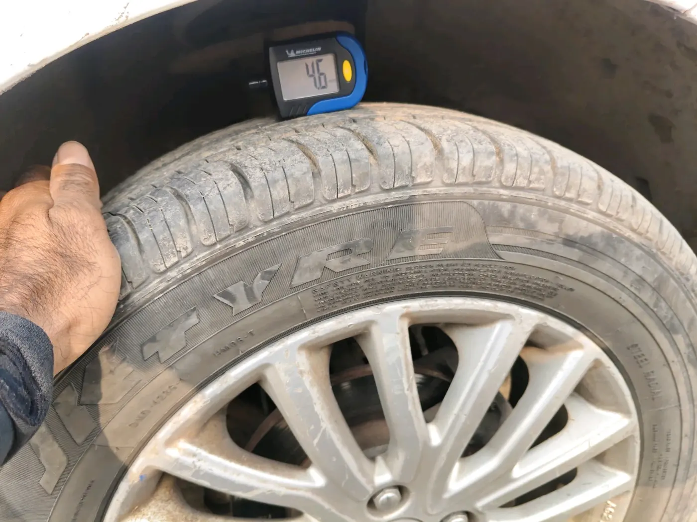 2020 Maruti Dzire ZXI, CNG, Manual, 2,50,000 km, tyre