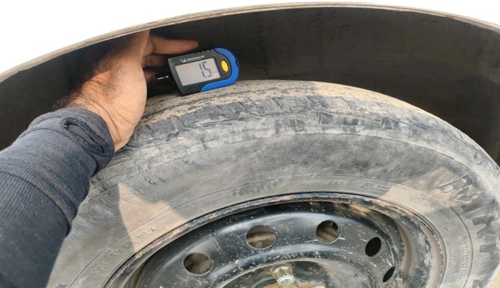 2020 Maruti Dzire ZXI, Petrol, Manual, 2,46,071 km, tyre