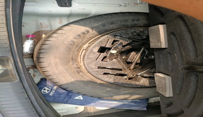 2016 Hyundai Creta E PLUS 1.6 PETROL, Petrol, Manual, 1,03,673 km, tyre