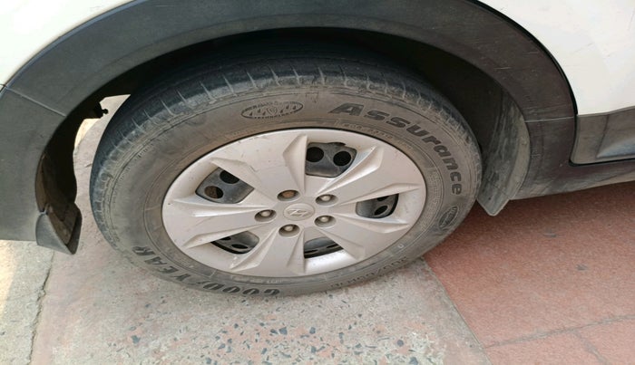 2016 Hyundai Creta E PLUS 1.6 PETROL, Petrol, Manual, 1,03,673 km, tyre