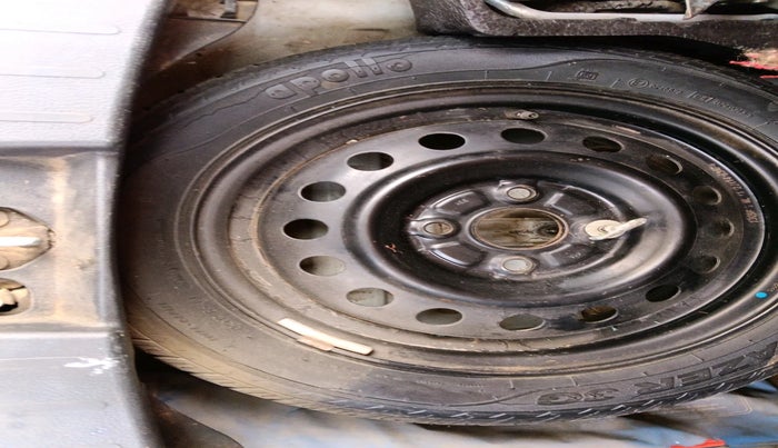 2013 Maruti Wagon R 1.0 VXI, Petrol, Manual, 32,178 km, tyre