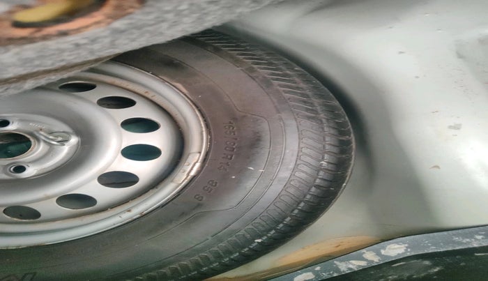 2017 Maruti Swift LXI (O), Petrol, Manual, 90,923 km, tyre