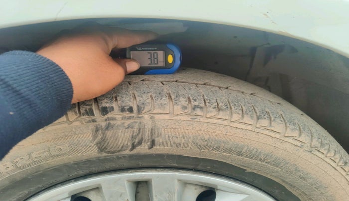 2017 Maruti Swift LXI (O), Petrol, Manual, 90,923 km, tyre