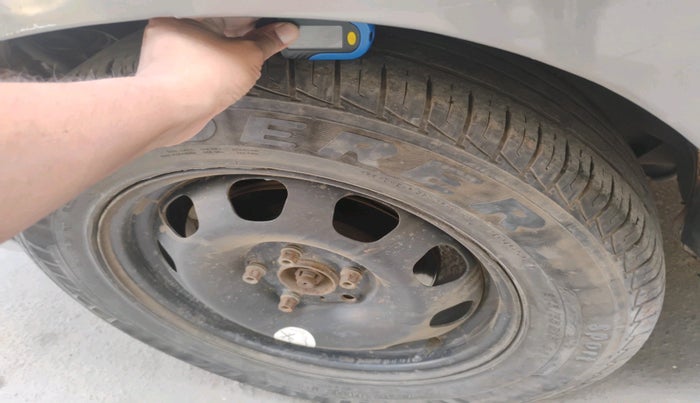 2014 Nissan Terrano XL (D), Diesel, Manual, 1,41,228 km, tyre