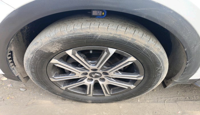 2023 Mahindra XUV700 AX 7 LUXURY P AT 7 STR, Petrol, Automatic, 57,506 km, tyre