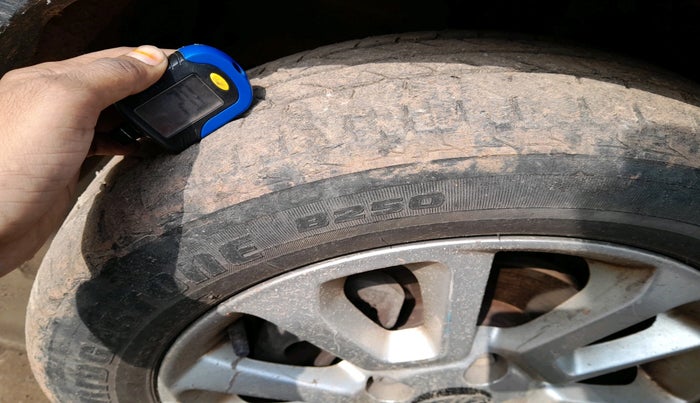 2017 Mahindra Kuv100 K8 D 6 STR, Diesel, Manual, 81,450 km, tyre