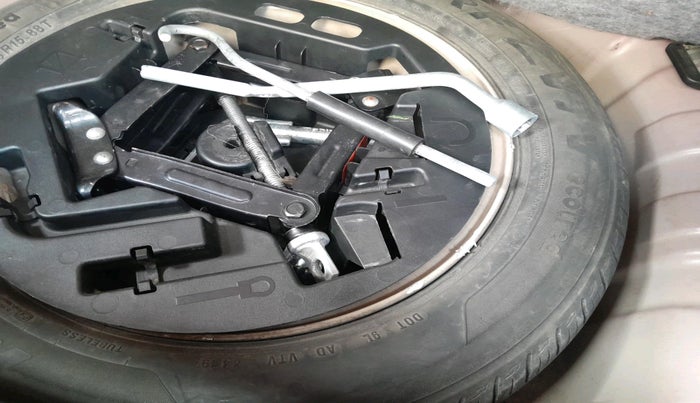 2017 Mahindra Kuv100 K8 D 6 STR, Diesel, Manual, 81,450 km, tyre