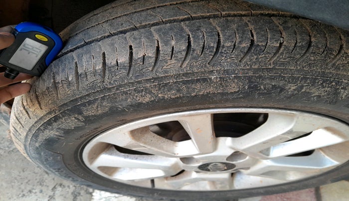 2017 Mahindra Kuv100 K8 D 6 STR, Diesel, Manual, 81,450 km, tyre