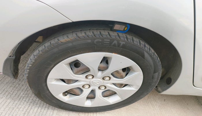 2015 Hyundai Xcent S 1.2, Petrol, Manual, 54,087 km, tyre