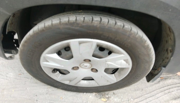 2022 Renault Kwid RXT 1.0 (O), Petrol, Manual, 99,690 km, tyre