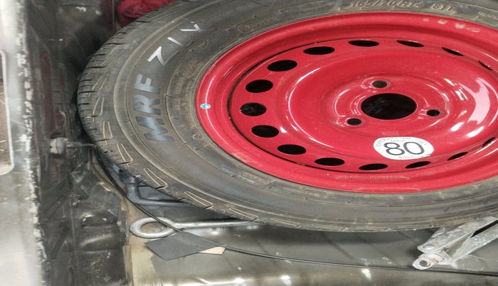 2022 Renault Kwid RXT 1.0 (O), Petrol, Manual, 99,690 km, tyre