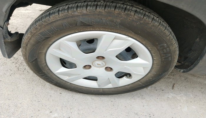 2022 Renault Kwid RXT 1.0 (O), Petrol, Manual, 99,690 km, tyre