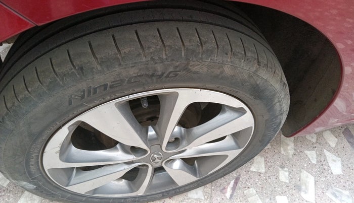 2016 Hyundai Elite i20 ASTA 1.2, Petrol, Manual, 25,728 km, tyre