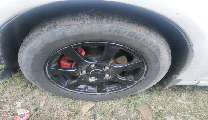 2013 Chevrolet Cruze LTZ, Diesel, Manual, 1,27,158 km, tyre