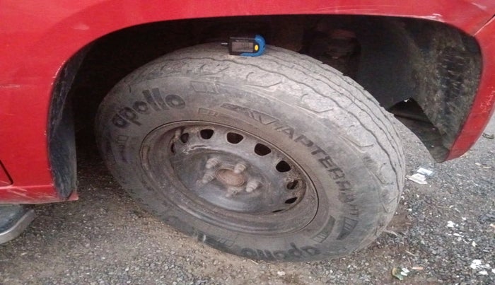 2017 Mahindra TUV300 T4 PLUS, Diesel, Manual, 36,639 km, tyre