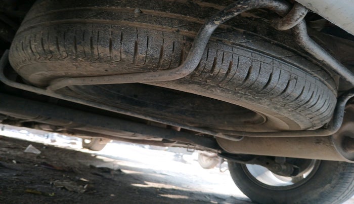 2014 Maruti Ertiga VXI CNG, Petrol, Manual, 2,04,236 km, tyre