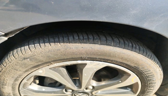 2014 Hyundai Xcent SX 1.2 (O), Petrol, Manual, 34,000 km, tyre