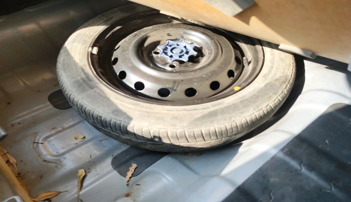 2014 Hyundai Xcent SX 1.2 (O), Petrol, Manual, 34,000 km, tyre