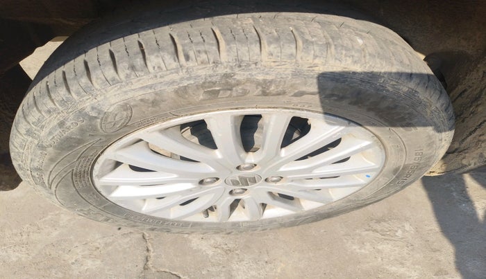 2018 Maruti Dzire ZXI AMT, Petrol, Automatic, 79,608 km, tyre