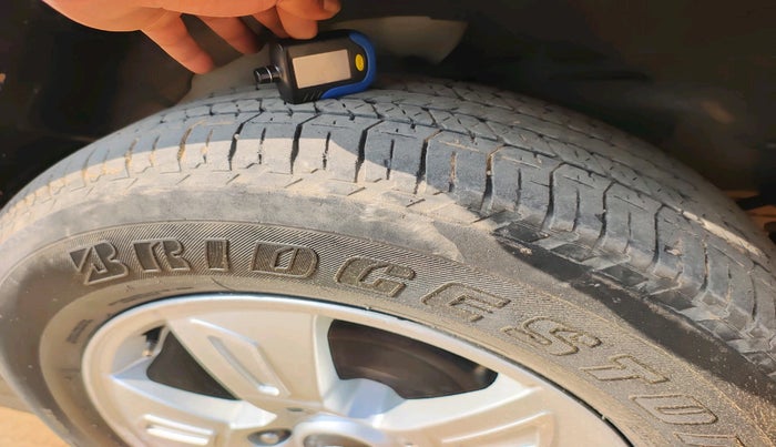 2013 Mahindra XUV500 W8, Diesel, Manual, 1,59,781 km, tyre