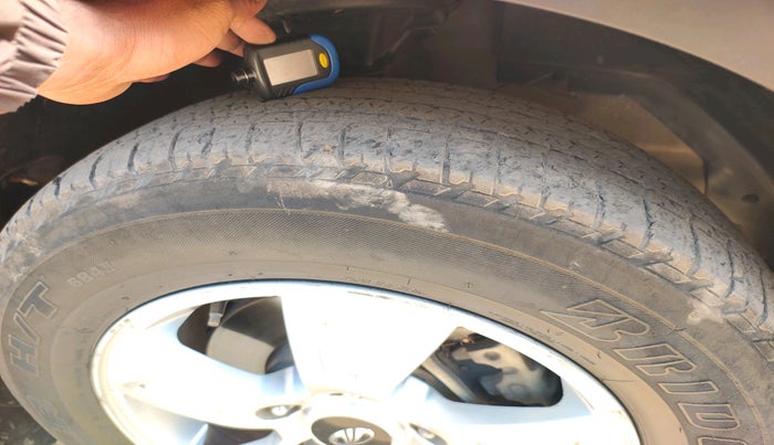 2013 Mahindra XUV500 W8, Diesel, Manual, 1,59,781 km, tyre