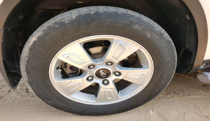 2013 Mahindra XUV500 W8, Diesel, Manual, 1,59,781 km, tyre