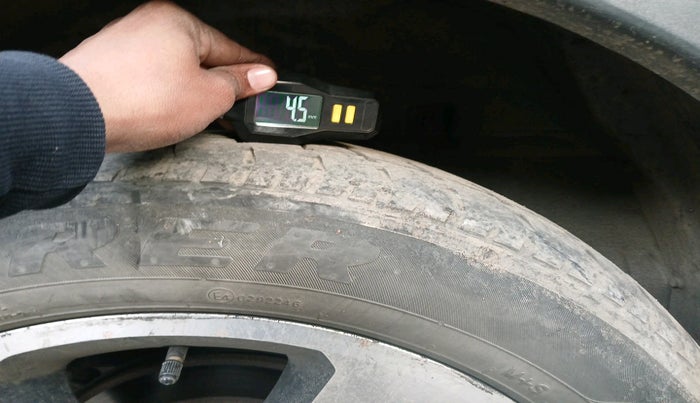 2017 Tata Hexa XTA 4X2 7 STR, Diesel, Automatic, 1,04,111 km, tyre