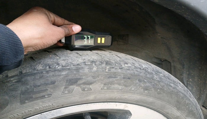 2017 Tata Hexa XTA 4X2 7 STR, Diesel, Automatic, 1,04,111 km, tyre