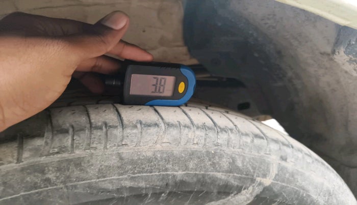 2024 Toyota Innova Crysta 2.4 GX 8STR, Diesel, Manual, 51,287 km, tyre