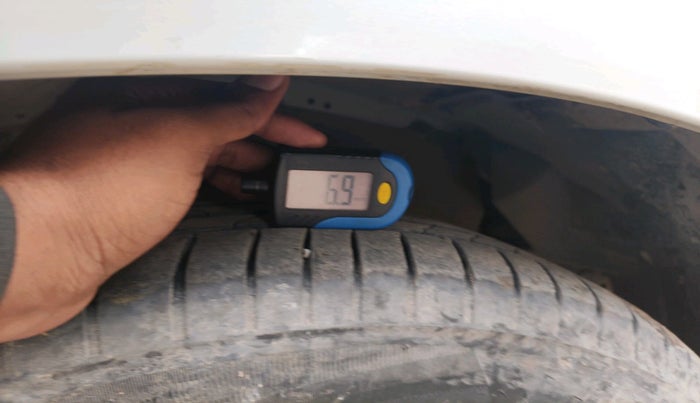 2024 Toyota Innova Crysta 2.4 GX 8STR, Diesel, Manual, 51,287 km, tyre