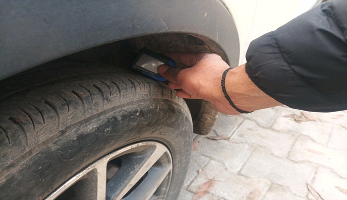 2022 Mahindra XUV300 W8 (O) 1.5 DIESEL AMT, Diesel, Automatic, 41,393 km, tyre