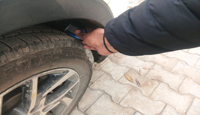 2022 Mahindra XUV300 W8 (O) 1.5 DIESEL AMT, Diesel, Automatic, 41,393 km, tyre