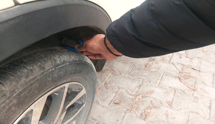 2022 Mahindra XUV300 W8 (O) 1.5 DIESEL AMT, Diesel, Automatic, 41,393 km, tyre