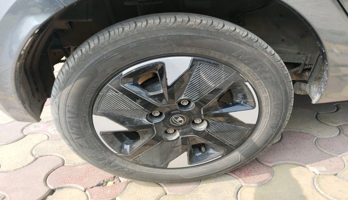 2025 Tata Tiago XZ iCNG, Petrol, Manual, 7,036 km, tyre